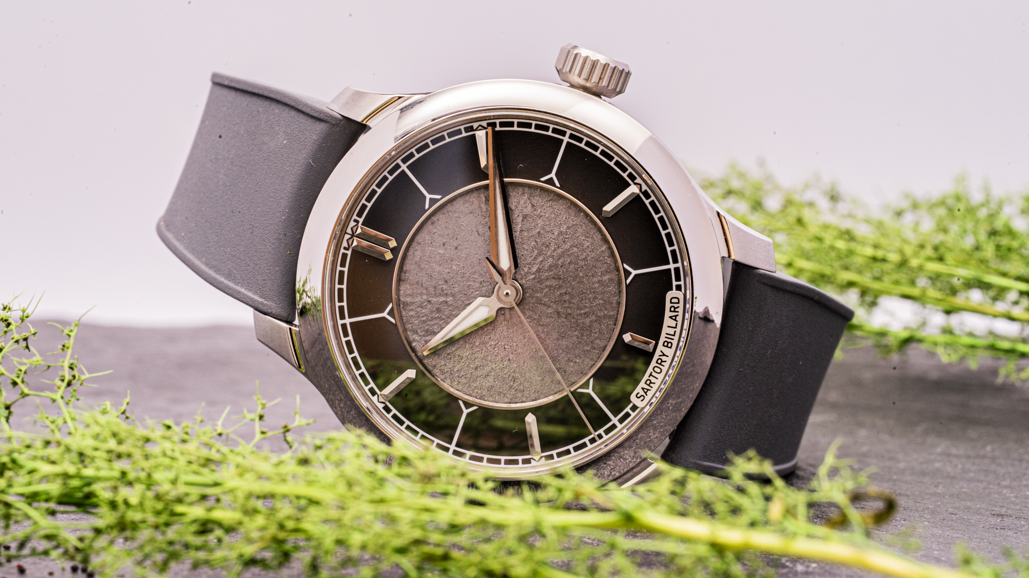 Packshot montre en extérieur